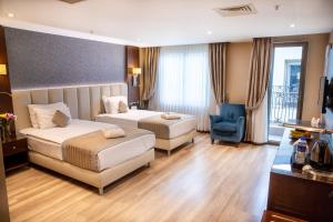 Postel nebo postele na pokoji v ubytování Grand Aras Hotel & Suites