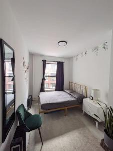 Ein Bett oder Betten in einem Zimmer der Unterkunft Oasis Apartment in the Heart of Union Square Downtown Manhattan