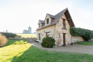 an old stone house with a gambrel roof at Le Colombier de Hanches - Teritoria in Hanches