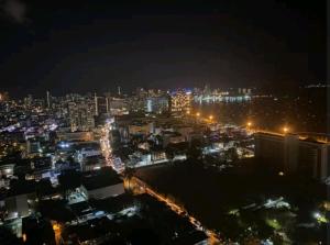 Imagen de la galería de 市中心中心海centric sea/网红海景天空泳池/距海边200米/近6巷步行街/在购物商圈里, en Pattaya central