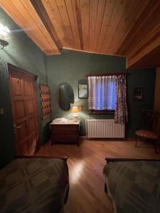 Letto o letti in una camera di Milorava's Guest House & Wine Cellar