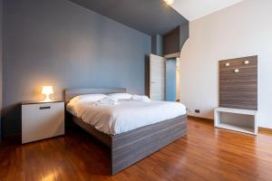 מיטה או מיטות בחדר ב-Casa Bianca Bruino, privacy e confort