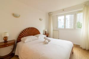 Postel nebo postele na pokoji v ubytování Appartement Boieldieu - Welkeys + 4 fotografie