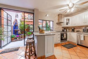 Kuchyň nebo kuchyňský kout v ubytování CASA GOLDY