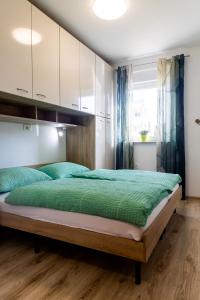 Ένα ή περισσότερα κρεβάτια σε δωμάτιο στο Apartmani Pranjić