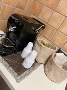 a toaster sitting on top of a counter with plates at La Maison Dell'Amour in Boville Ernica +13 photos