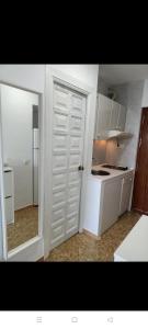 Kuchyňa alebo kuchynka v ubytovaní Bonito estudio, Torremolinos, COSTA DEL SOL + 12 fotografií