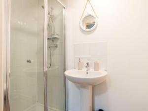 Koupelna v ubytování Chalet Bushwood Lodge by Interhome