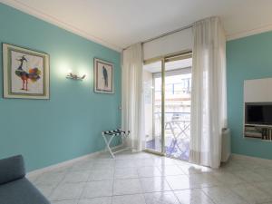 Μια τηλεόραση ή/και κέντρο ψυχαγωγίας στο Apartment Mediterranee by Interhome