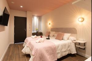 a bedroom with two beds with white sheets at Boutique Rooms Playa Burriana in Nerja