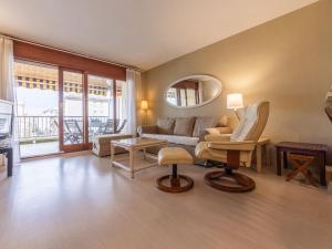 Χώρος καθιστικού στο Apartment Luxus by Interhome