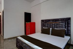 Postel nebo postele na pokoji v ubytování Super OYO Flagship Triveni Hotel and restaurant