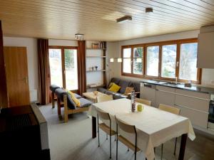 Istumisnurk majutusasutuses Apartment Chalet Gredetsch 6B by Interhome
