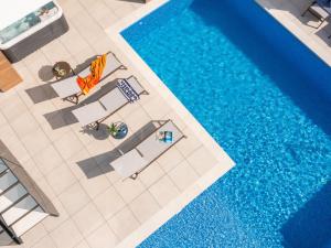 Bazén v ubytování Villa Old Olive III by Interhome nebo v jeho okolí