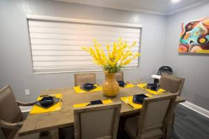 Gallery image of King Bed, 3 miles to Stadium in Miami Gardens