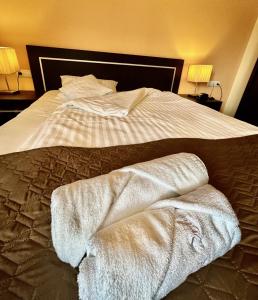 Postel nebo postele na pokoji v ubytování Hotel Pod Dębami