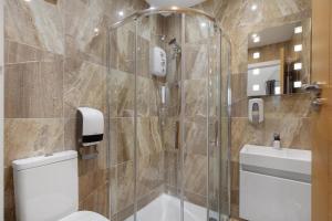 Koupelna v ubytování Modern city centre studio apartment + 23 fotografií