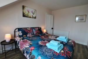 Postel nebo postele na pokoji v ubytování The Beacon- coastal home in St Monans