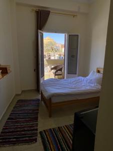 Postel nebo postele na pokoji v ubytování RAAK HOTEL فندق راك