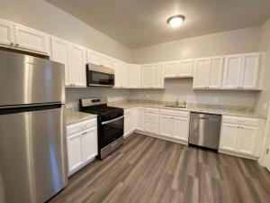 Η κουζίνα ή μικρή κουζίνα στο Double Play Apt 2 All Star Baseball Rentals