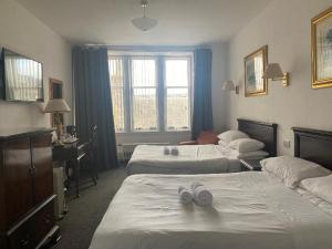 Postel nebo postele na pokoji v ubytování Argyll Arms Hotel