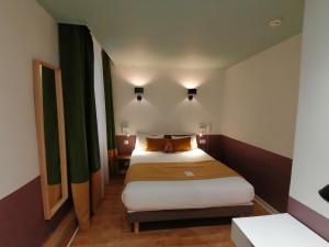 Ліжко або ліжка в номері Hotelo Lyon Ainay