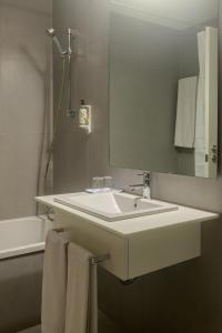 Um banheiro em Hotel Torre Mar