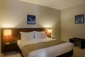 Cama ou camas em um quarto em Hotel Torre Mar mais 31 fotos