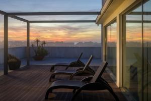 O pôr ou nascer do sol visto do hotel ou dos arredores