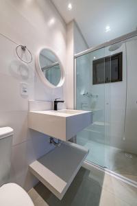 Koupelna v ubytování 255 - Cobertura com 03 suítes e Piscina Bombas