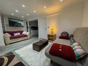 a living room with a bed and a couch at Ensuite Room with Jacuzzi in London