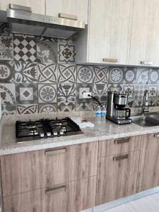 a kitchen with a stove and a counter top at Casa vacacional Mar&Paz in La Paz