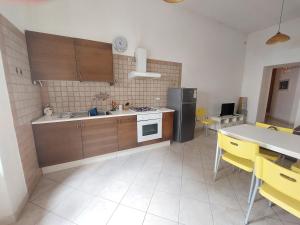 Kuchyň nebo kuchyňský kout v ubytování Fronte porto apartment 2