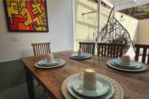 a wooden table with plates and hats on top of it at CASA DE CONDOMINIO Praia Juquehy Conforto e Tranquilidade in São Sebastião +13 photos