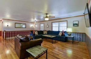 a living room with a couch and a table at 5 Bedroom Vacation Home Next To Silver Dollar City in Branson
