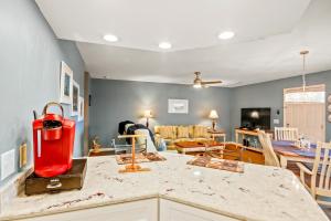 TV a/nebo společenská místnost v ubytování Shorehaven II - C2