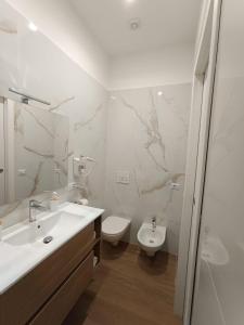 Et badeværelse på Dimora Crispi 70 + 15 billeder