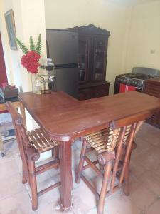 a wooden table and chairs in a kitchen at Villa Stellia @drvacationsrental in La Laguna