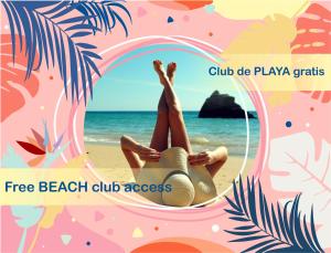 蓬塔卡納的住宿－AZUL CARAIBICO Beach Club & SPA，一位在海滩上躺着的粉红色背景的女人