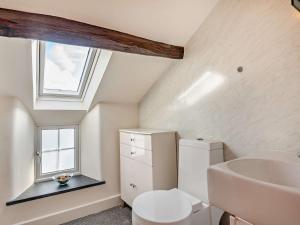 Koupelna v ubytování 3 Bed in Threlkeld 94346 + 42 fotografií