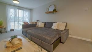 a living room with a couch and a table at 2BD Home: Locale Near Old Town & Fast London Links in Stevenage