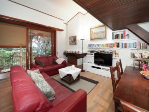 TV a/nebo společenská místnost v ubytování Holiday Home Azalea by Interhome