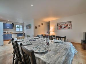 Η κουζίνα ή μικρή κουζίνα στο Holiday Home La Parie 2 by Interhome +29 φωτογραφίες