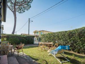 Κήπος έξω από το Villa Villa Caterina by Interhome