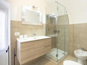Um banheiro em Apartment Happy Home by Interhome