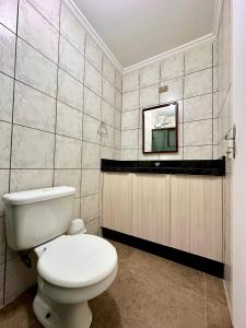 Koupelna v ubytování 300 - Apto com 02 dormitórios 100m praia de Bombas