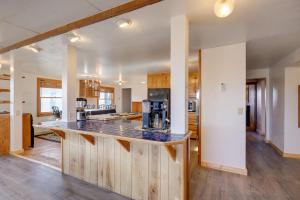 Una cocina con una gran isla en el medio. en Pet-Friendly Malta Home about 2 Mi to Milk River!, en Malta
