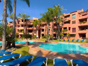 Bazén v ubytovaní Apartamento Marbella Alicate Beach alebo v jeho blízkosti
