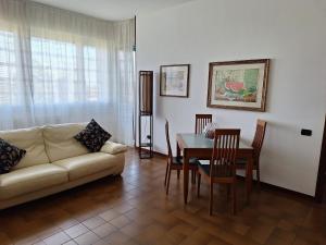 a living room with a couch and a table at King 35 in Bologna