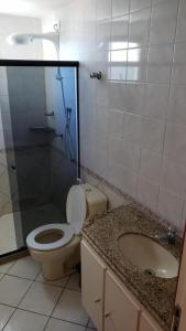 Un baño de Guarapari Praia - 3 quartos na Rua da Praia varanda vista montanhas